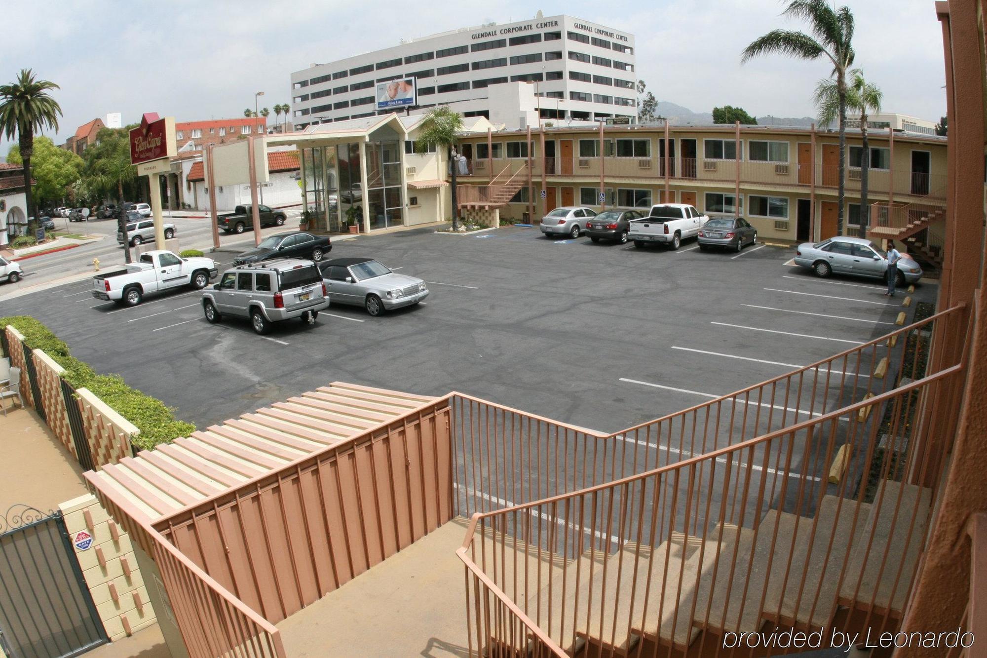 Hotel Xilo Glendale Exterior photo